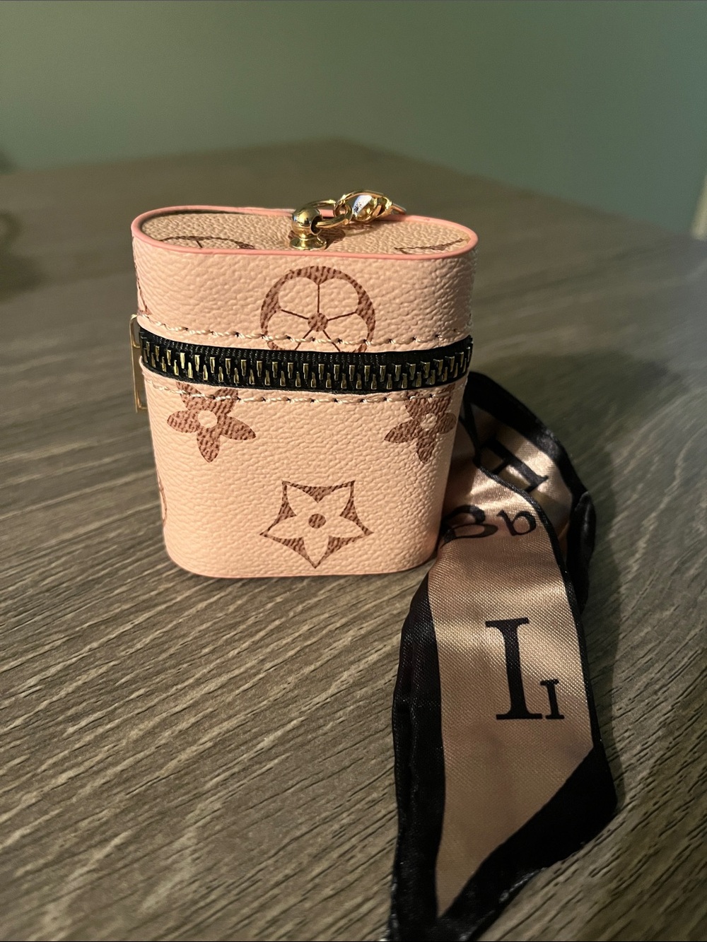 Designer 💜 Style Pink AirPods case keychain/ purse charm